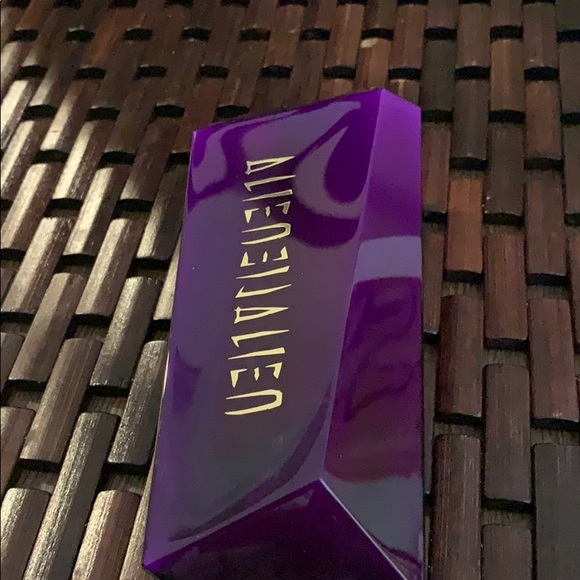 Body lotion by Mugler - Picture 4 of 5